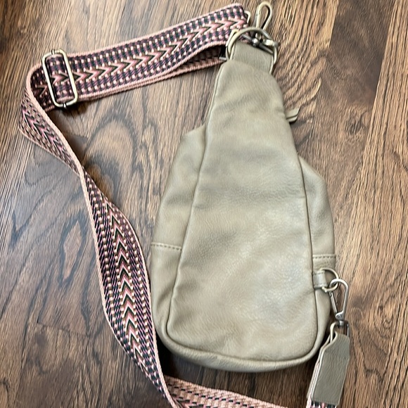 Anthropologie over the shoulder Fanny pack - Picture 2 of 4